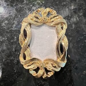 Mid-century modern vintage Gold photo locket brooch